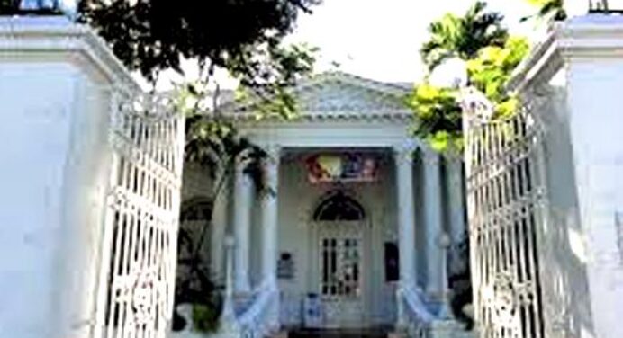 Casa de Moda La Maison de Santiago