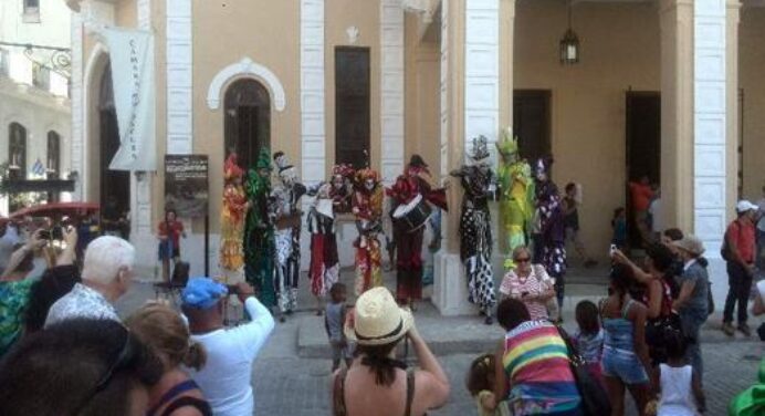 Teatro Tropa Zancos
