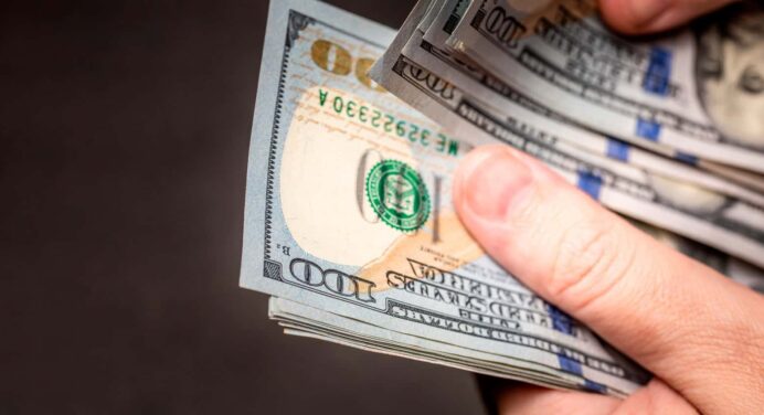 ¿A Quién Beneficiará en Cuba el Cambio de Divisa 1×120 en 2024?