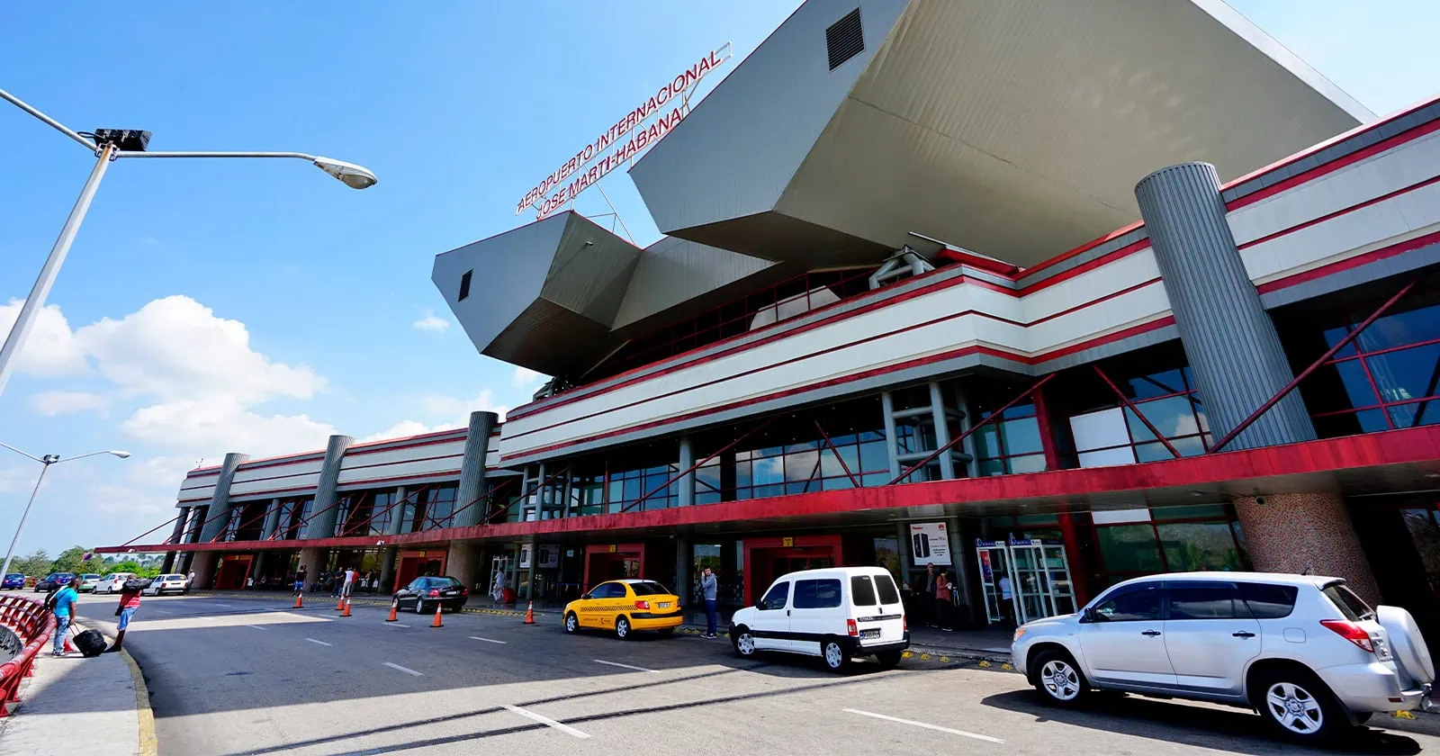 Aeropuerto Habanero Solicita Servicios  de Limpieza Química y Mecánica: Mira lo que Necesita