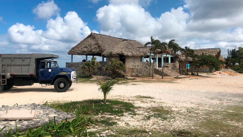 Alojamientos cerca de Playa Coral: Guía para elegir según presupuesto y preferencia