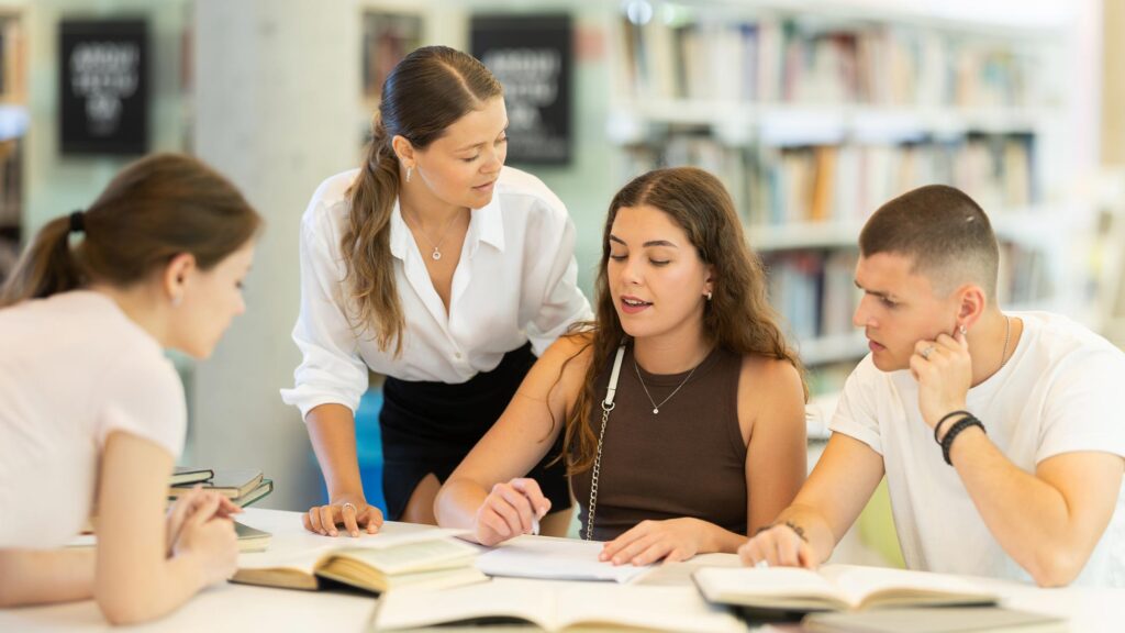 Análisis de cada beca para cubanos en 2025–2026