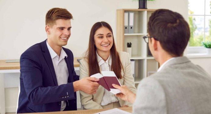 Arraigo Familiar en España: Quién puede Solicitarlo y cómo Regularizar tu Residencia