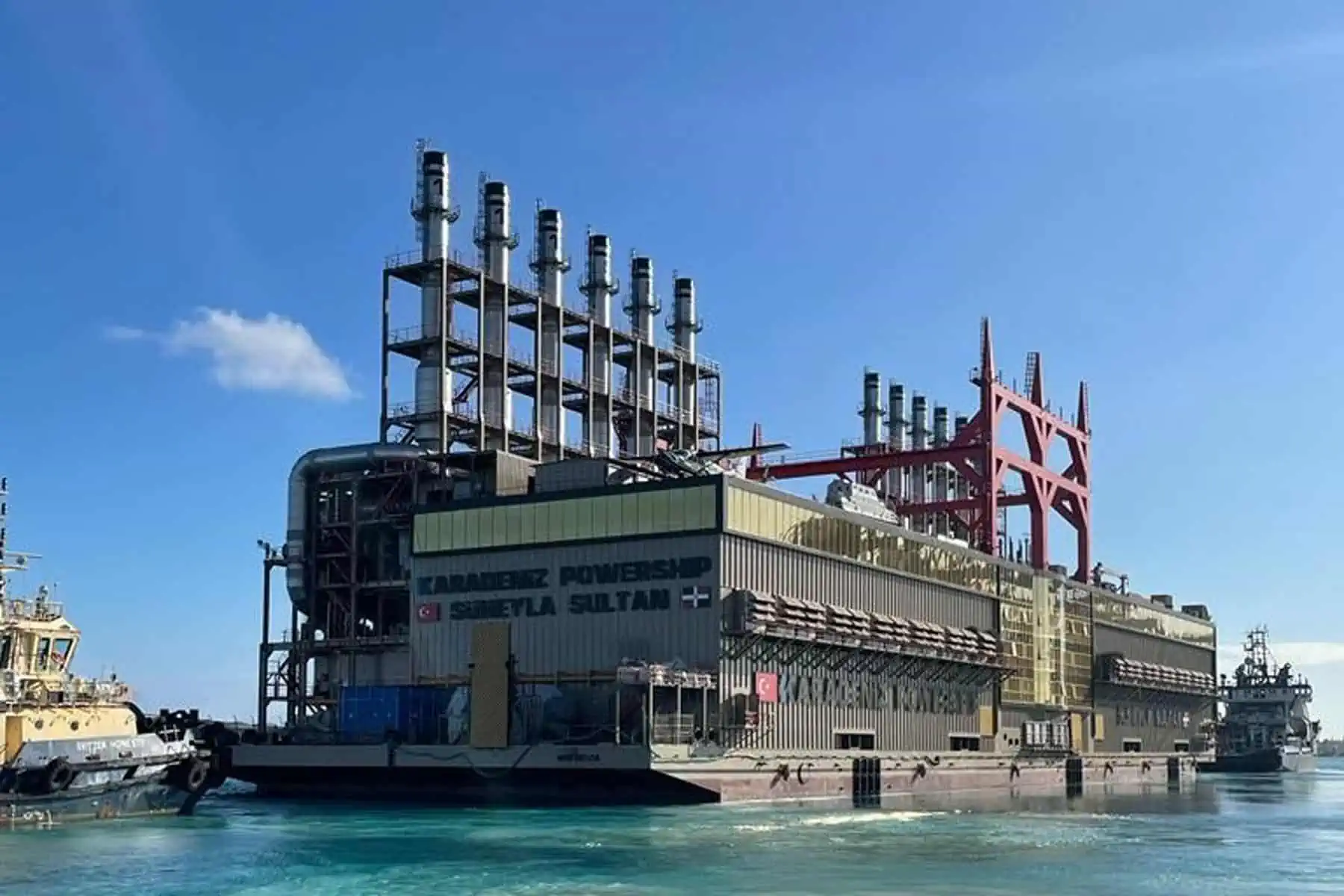 Arriba a la Bahía de La Habana Nueva Central de Generación Eléctrica Flotante 