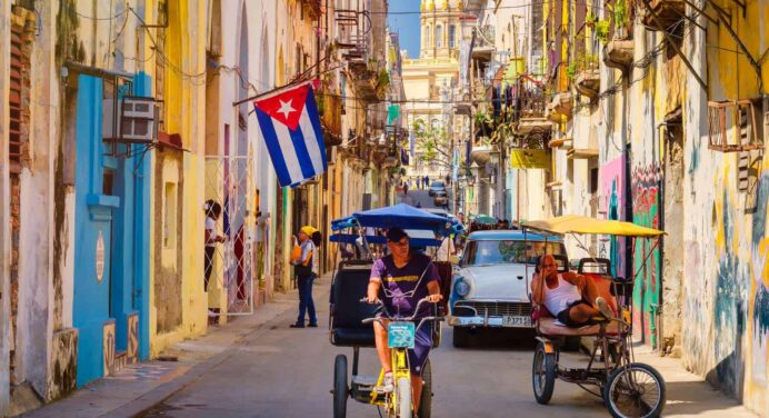 Aumentan Días No Laborables en Cuba por el 26 de Julio