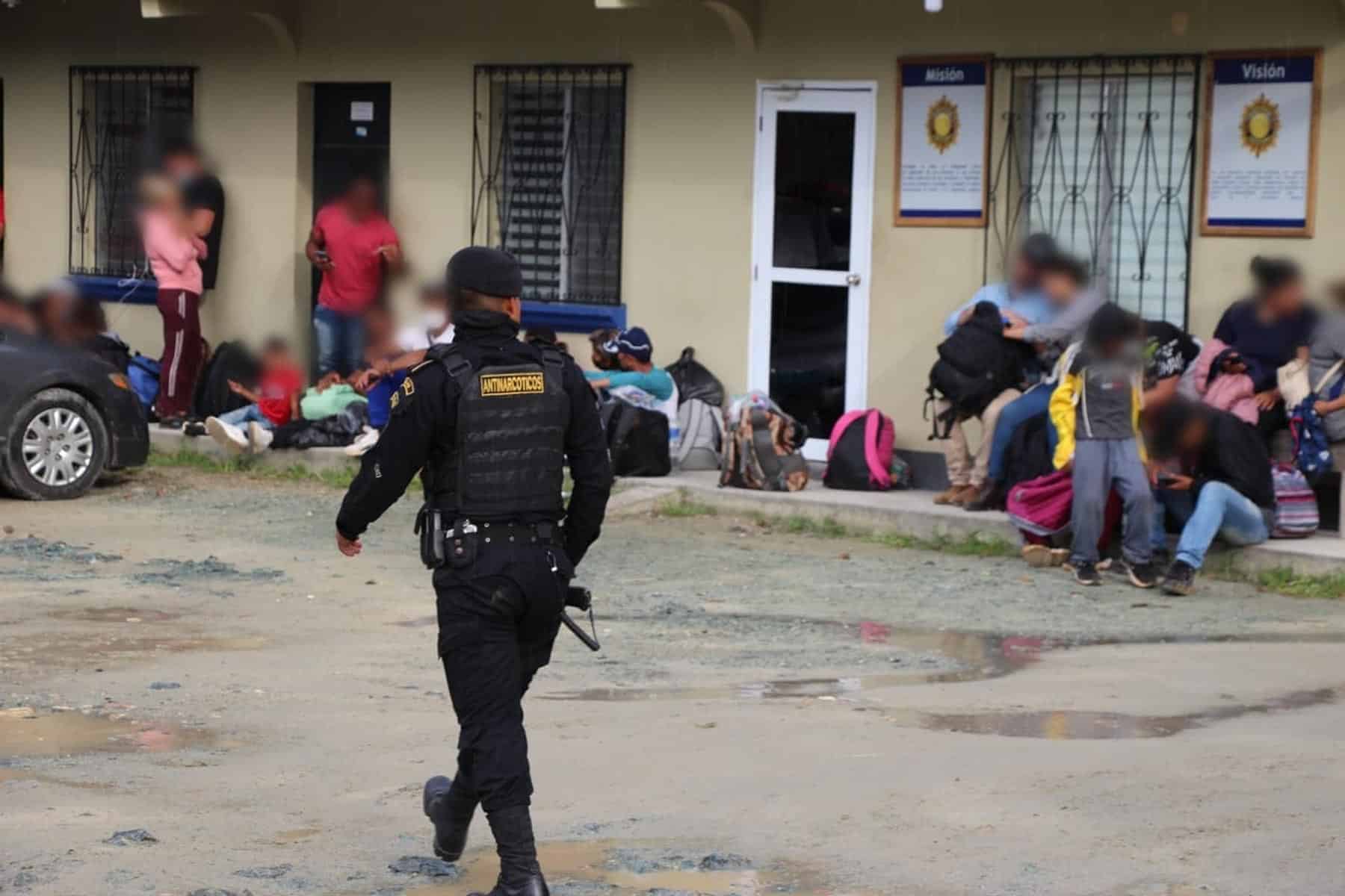 Autoridades Policiales Guatemaltecas Detienen a Grupos de Migrantes Ilegales Cubanos