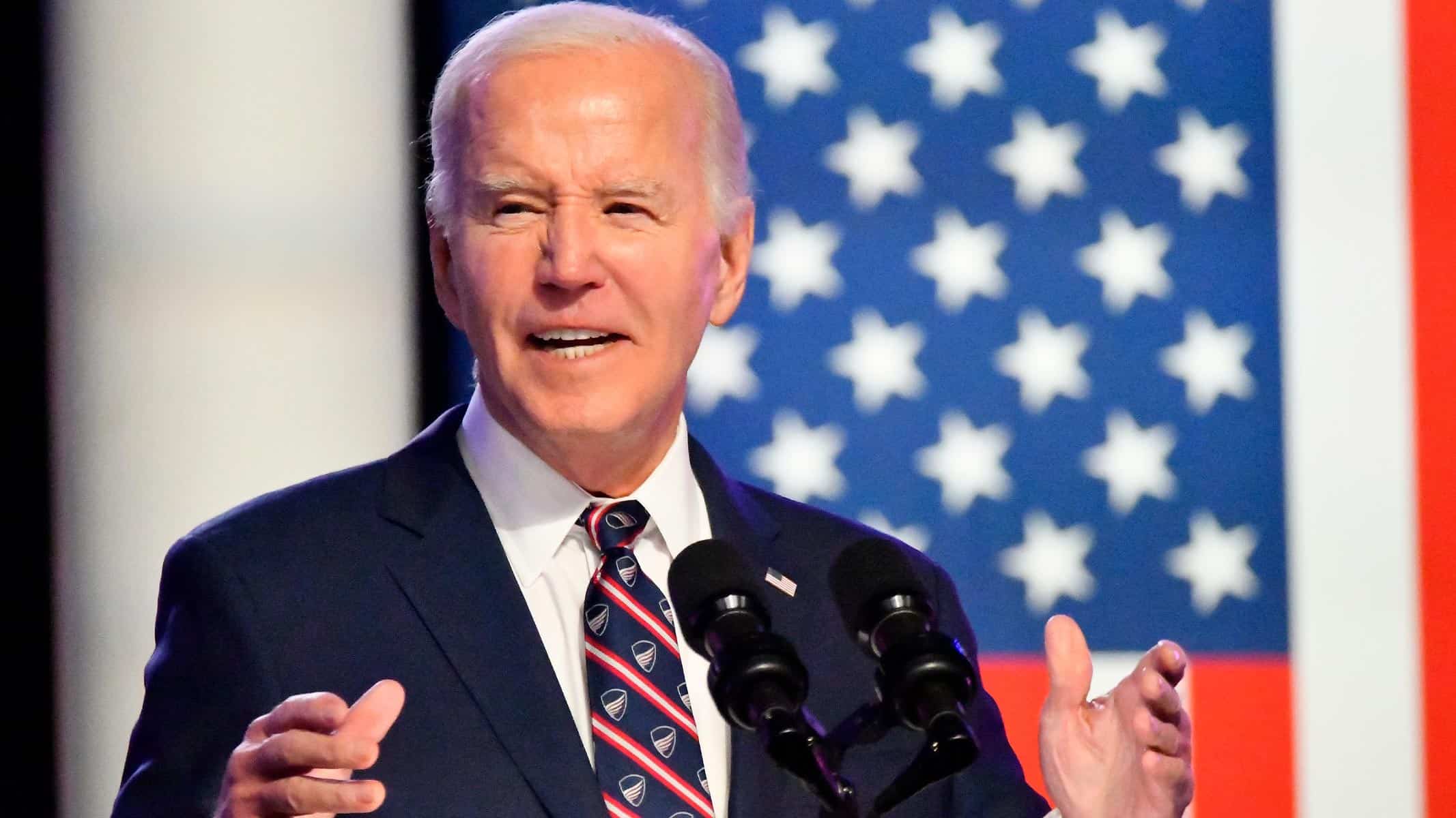 Biden Propone Estatus Legal para Cónyuges Indocumentados: Un Cambio en la Política Migratoria