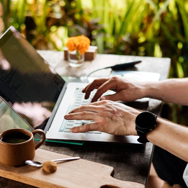 Buscan en California Nómadas Digitales que hablen español e inglés para empleo remoto: Estos son los requisitos