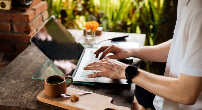 Oferta de Trabajo Estados Unidos: Nómadas Digitales que Hablen Español e Inglés para Empleo Remoto