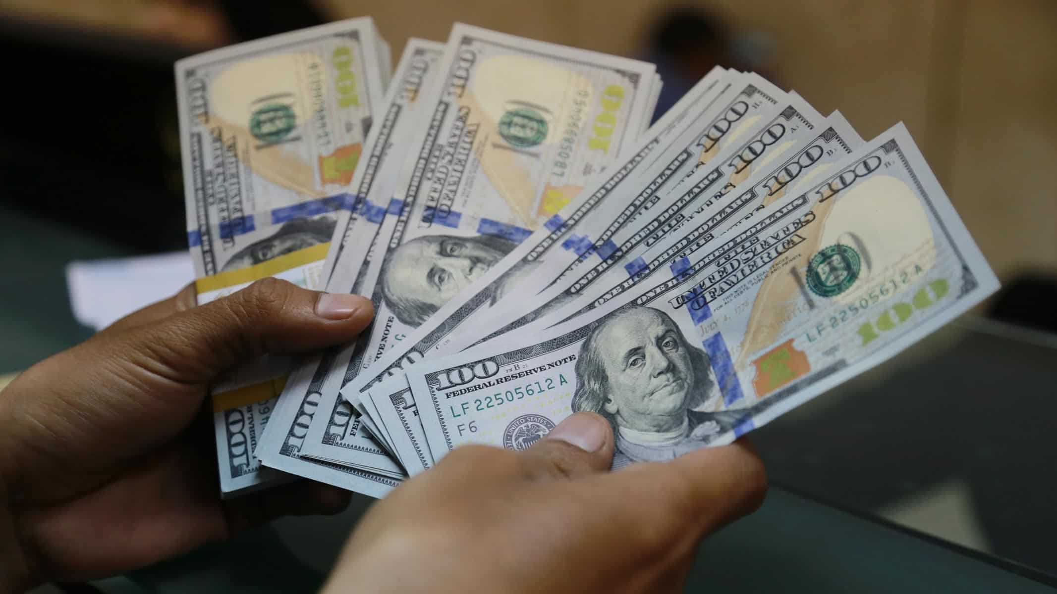 CADECA vendiendo el dólar a 375 pesos