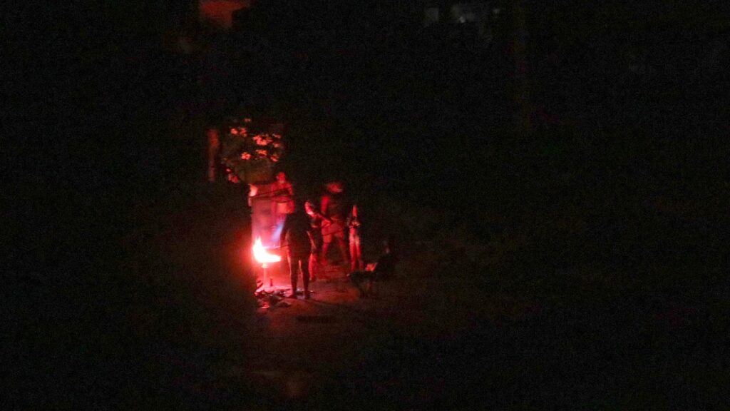 Caldosa en Barrio a Oscuras