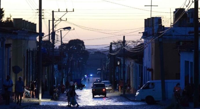 Actualización: Persisten Apagones en el Oriente mientras se restablece el Sistema Eléctrico