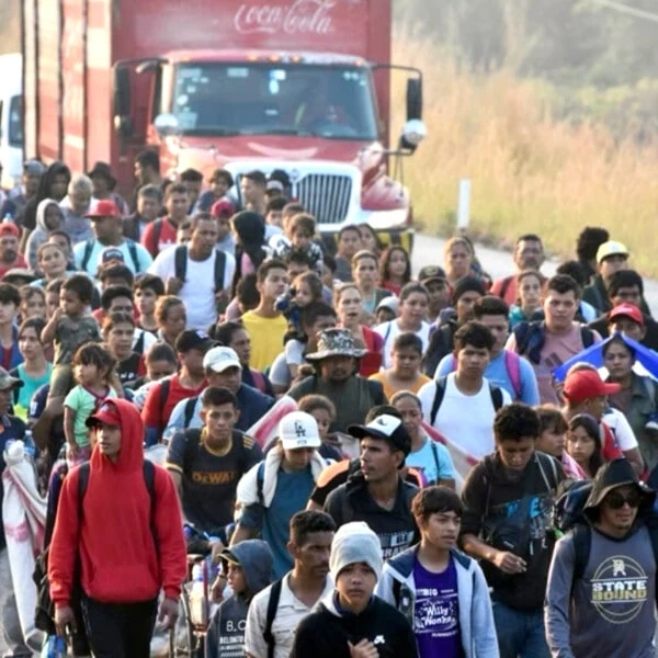 Caravana de Migrantes se Reagrupa Tras Su Disolución y Avanzan en Travesía