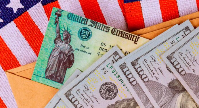 Cheque de Reembolso de Hasta $1600 Dólares en Estados Unidos ¿Cómo Reclamarlo?