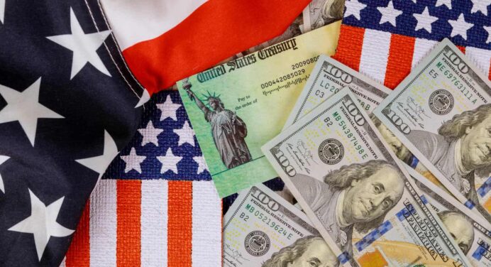 Nuevos Cheques entre $200 y $1000 Dólares se Enviarán en estos Estados de Estados Unidos en Diciembre