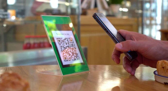 Cobra Fuerzas en Cuba el Pago en línea con Código QR