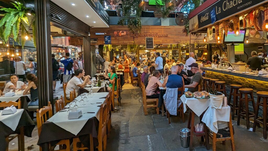 Comer en restaurantes: precios de menú del día, comida rápida y restaurantes promedio en Uruguay