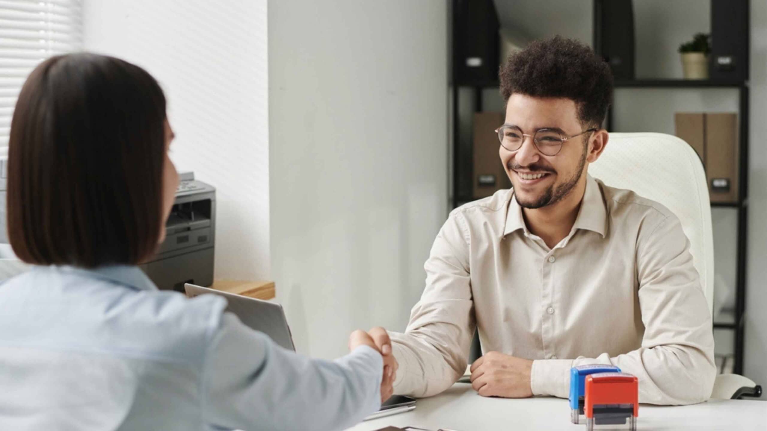 Guía Paso a Paso de Como Aprobar tu Entrevista de Trabajo en el Extranjero
