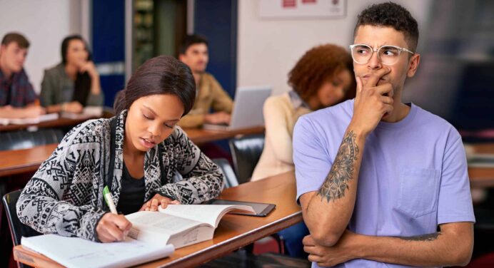 Cómo Buscar Becas Siendo Cubano Paso a Paso: Lo que Debes Preparar Antes de Aplicar