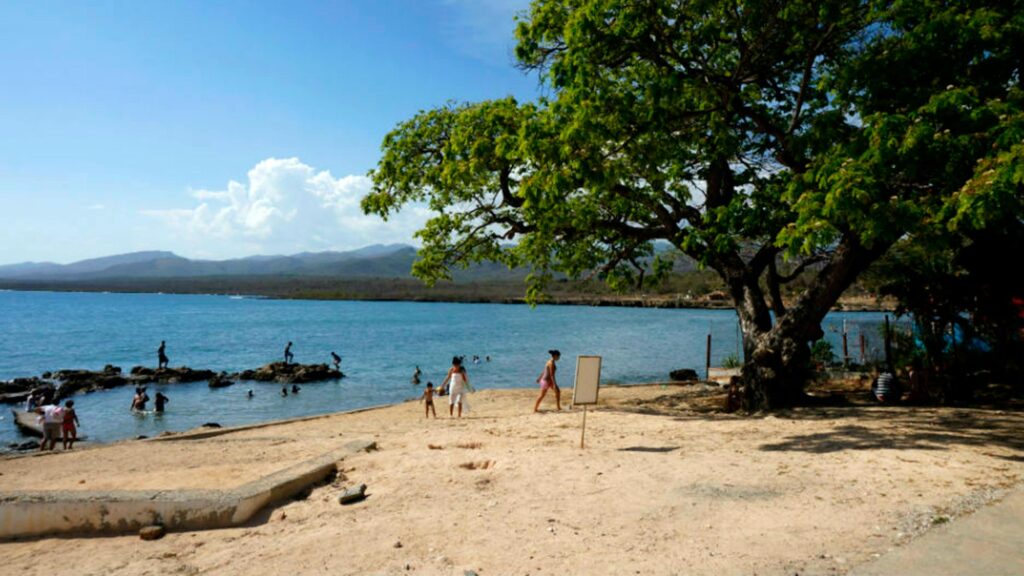 Cómo es la playa: relieve, agua y paisaje