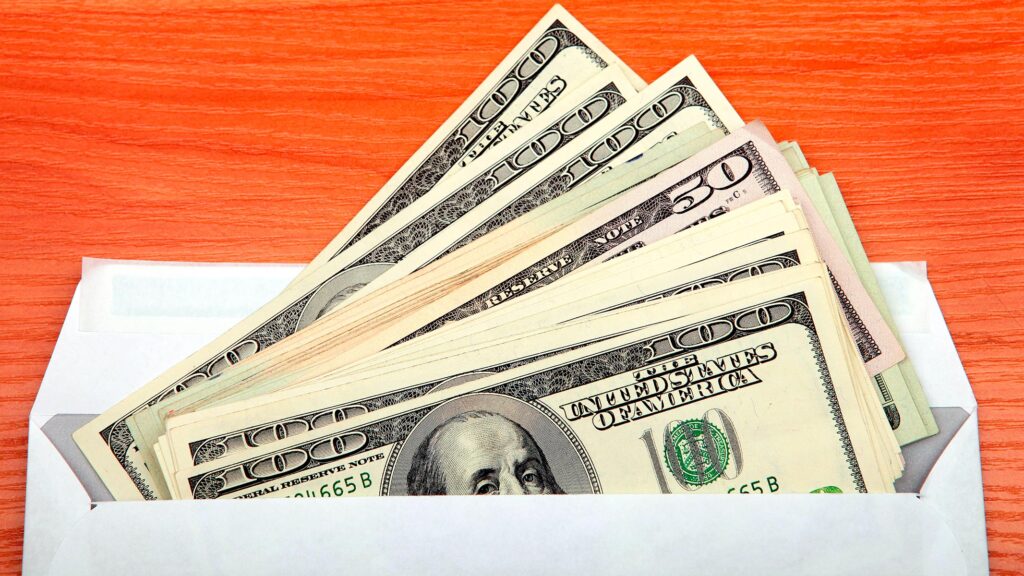 Cómo se forma la tasa de cambio que se aplica a las remesas