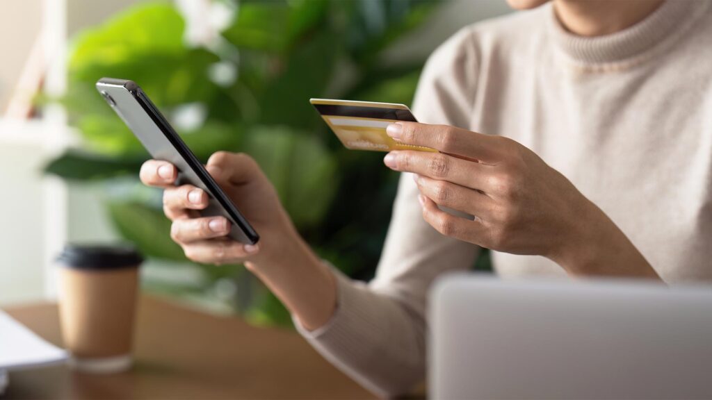 ¿Conviene mantener una cuenta bancaria en Cuba después de emigrar?