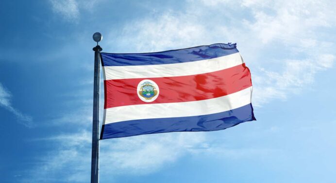 Costa Rica Legalizaría la Residencia de Migrantes Cubanos que Cumplan Ciertos Requisitos
