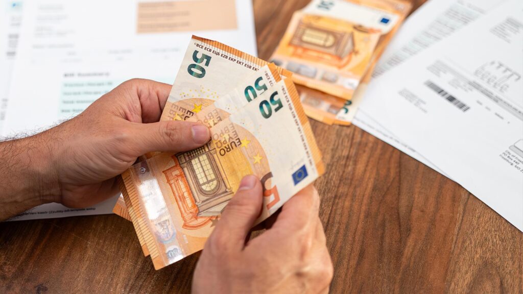 Costos oficiales por tipo de trámite migratorio en España