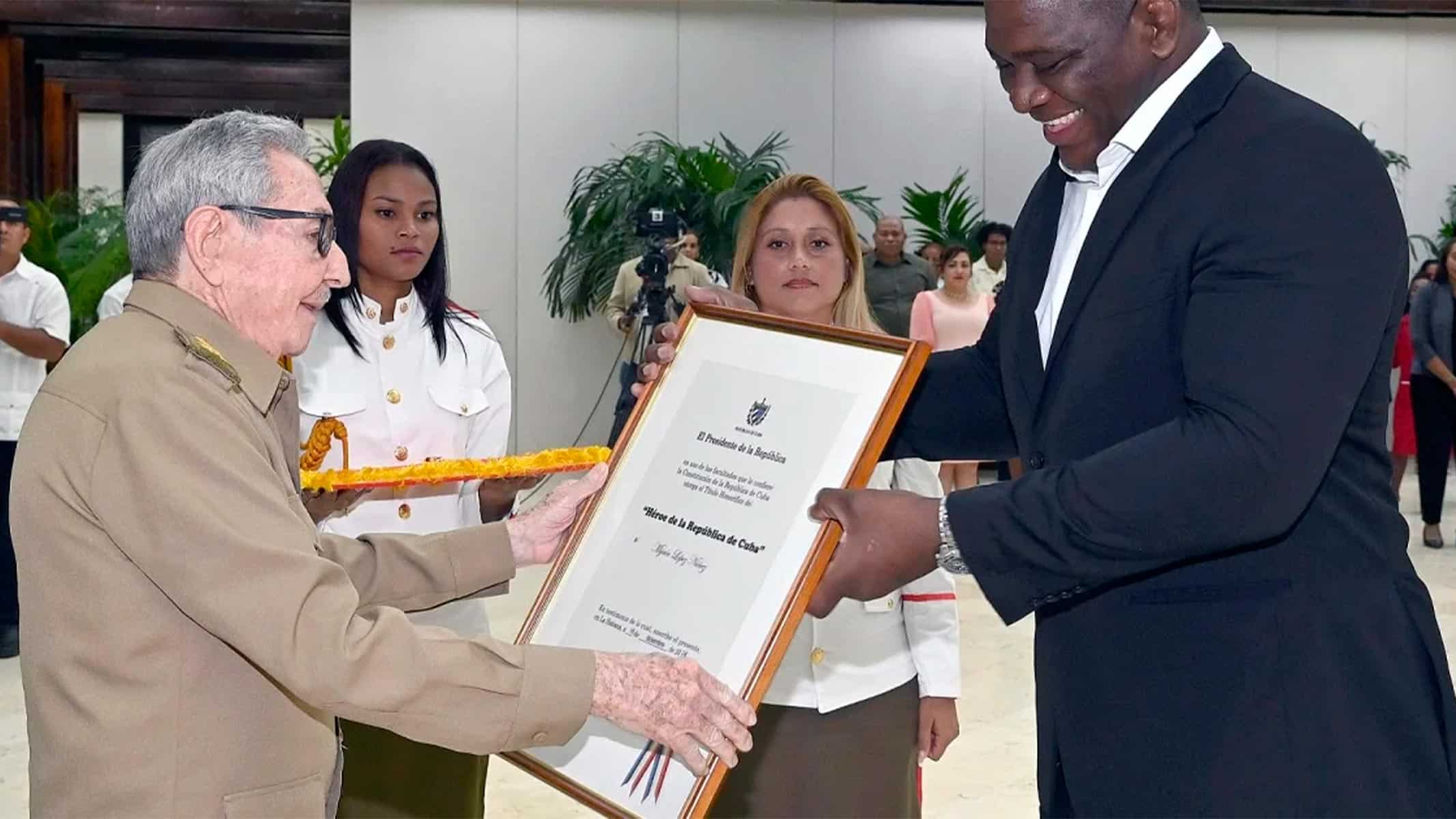 Cuba Reconoce a Mijaín López Como Héroe de la República: Impactante Momento