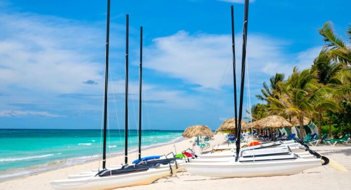 Cuba cerró Febrero con casi Medio Millón de Visitantes Extranjeros