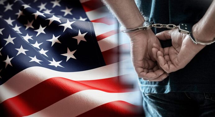 Entró a Cuba en una Moto Acuática: Detenidos con Varias Armas de Fuego