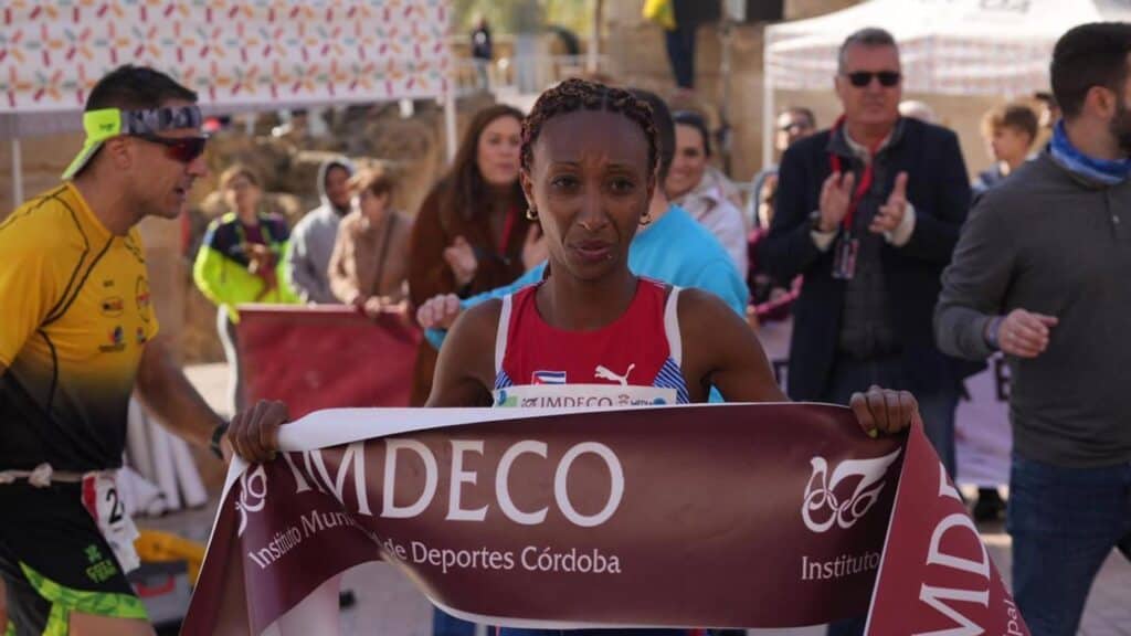 Descalifican a Dos Atletas Cubanos en Media Maraton de Cordoba