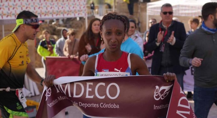 Descalifican a Dos Atletas Cubanos en Media Maratón de Córdoba