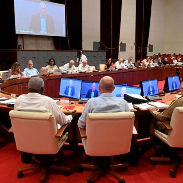Destituyen Miembros del Consejo Ministerial Cubano y Reajustan Nuevos Mandatos