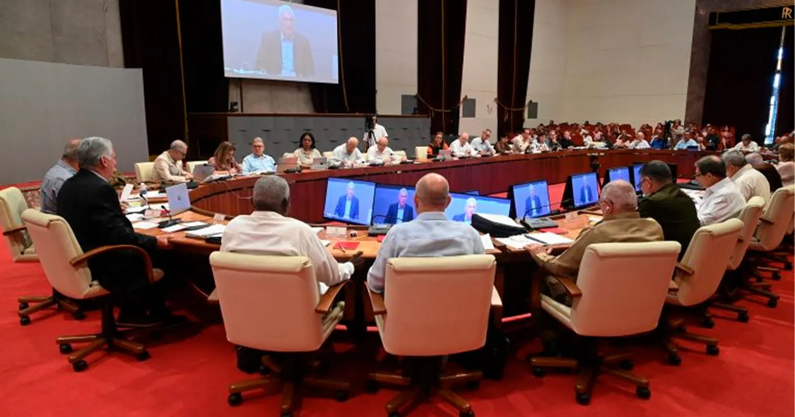 Destituyen Miembros del Consejo Ministerial Cubano y Reajustan Nuevos Mandatos