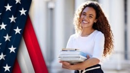 Dónde Estudiar Gratis en EE. UU. Si Eres Inmigrante: Recursos Reales 2026