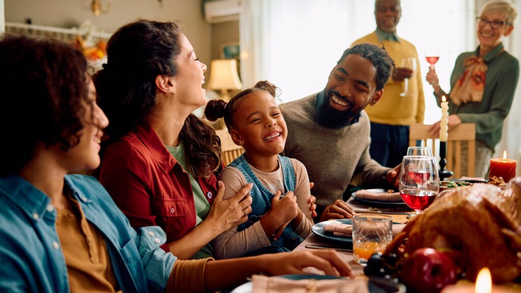 Dónde encontrar ofertas adicionales y pavos gratis en Thanksgiving 2025