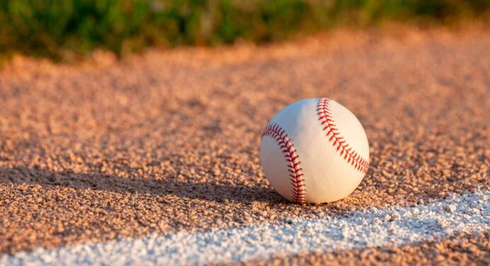 Dos Peloteros Cubanos Firman con Equipos Profesionales de Béisbol