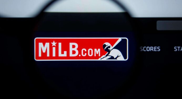 Dos Peloteros Cubanos Ganan Premio del Mes de la MiLB