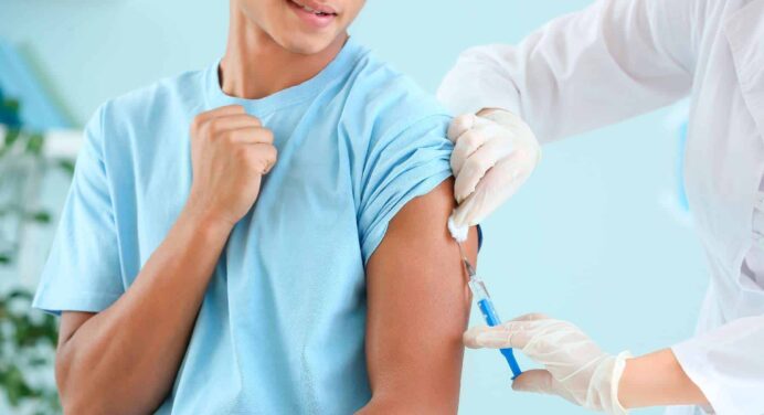 Dosis de Refuerzo Anticovid para Adolescentes y Jóvenes en Cuba