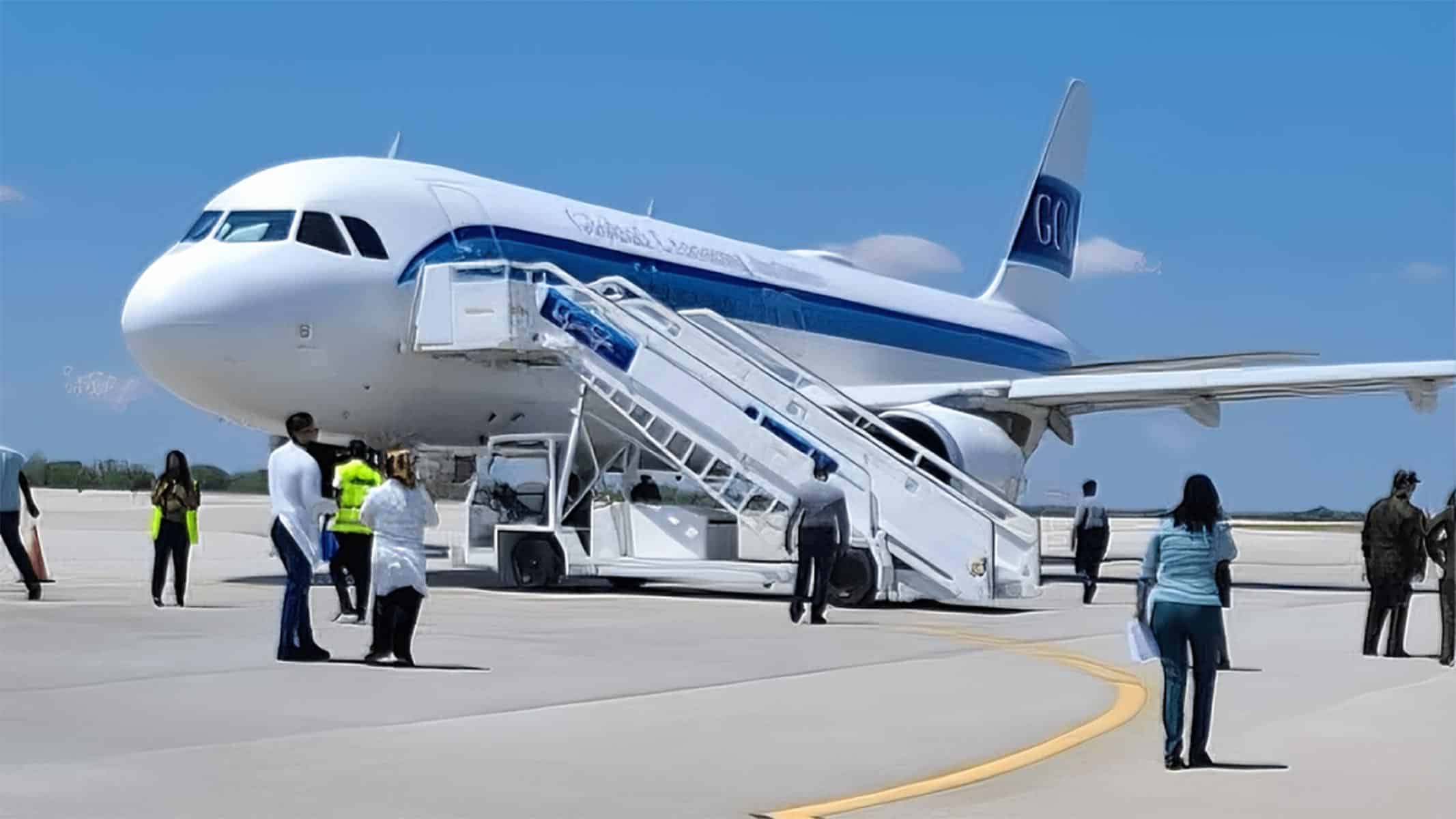 EE.UU. Envía de Vuelta a 45 Cubanos en Vuelo Especial