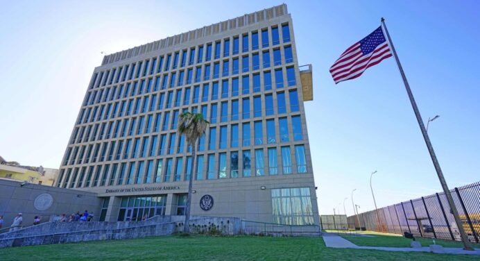 Embajada de Estados Unidos en Cuba Informa sobre el Programa de Reunificación Familiar Cubano y Otros Temas
