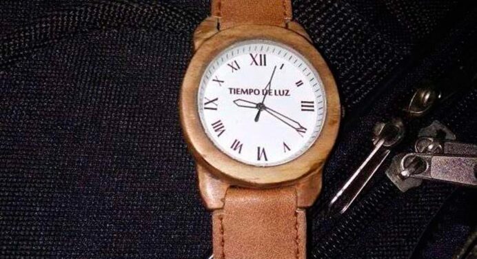 Emprendedor Cubano Fabrica su Propia Marca de Relojes en Cuba