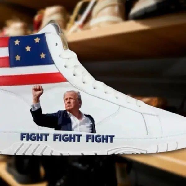 Empresa de Trump Comercializa Calzado Deportivo con la Imagen Ensangrentada de su Atentado