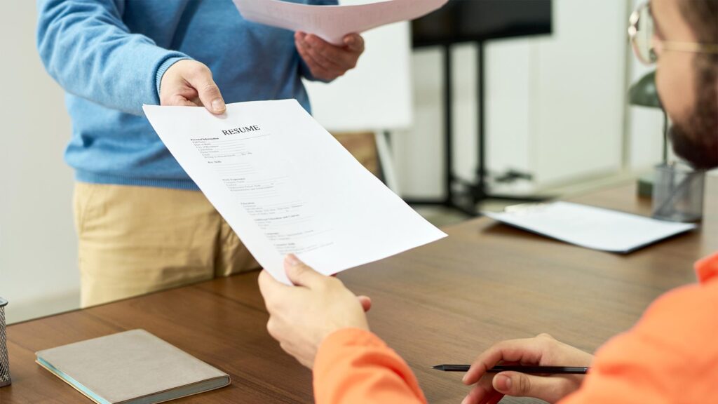 Errores comunes en CVs académicos para becas internacionales