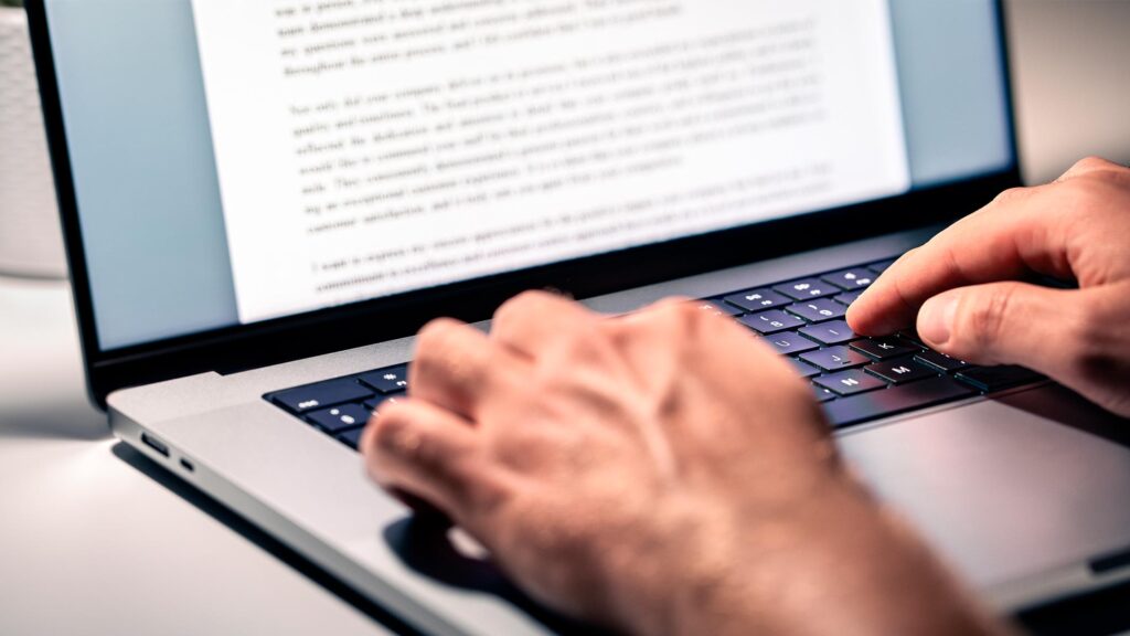 Escribe siempre en inglés, aunque la marca sea estadounidense o latina