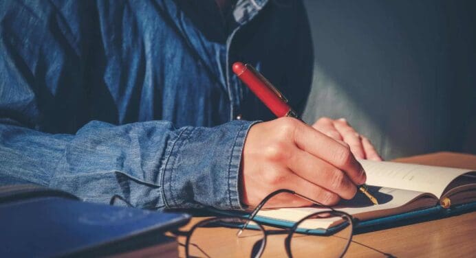 Escritor Cubano Gana Premio Prix Carbet de la Caraïbe 2023