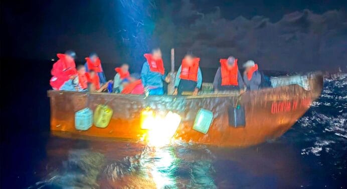 Estados Unidos Repatria a 16 Cubanos Interceptados Cerca de Bahamas