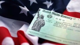 Este Estado de EE. UU. Entrega un Cheque en 2025: Requisitos Montos y Fechas