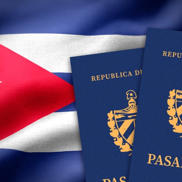 La increíble cifra de cubanos solicitando pasaportes desde el extranjero: ¿Qué está pasando?